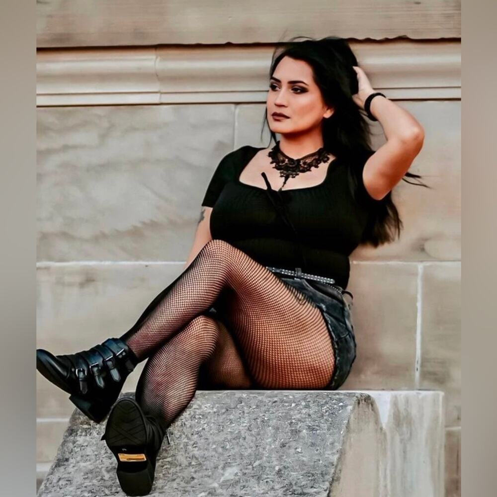 SOLD ✨ Lulu’s Black Lace Choker - Picture 5 of 6